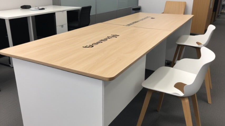 Desk as whiteboard writable furniture